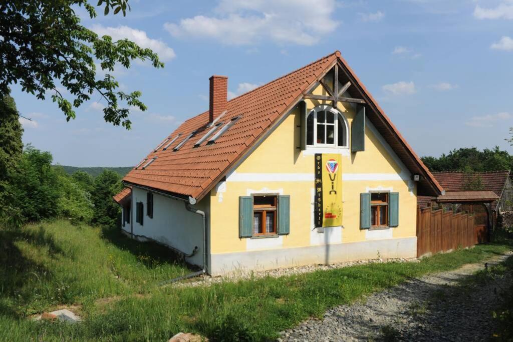 Stilvolles Landhaus Im Dreilaendereck Felsoszolnok Экстерьер фото